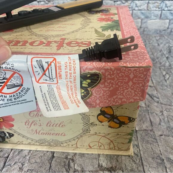 Plugged In HeatMaster 1 Inch Ceramic Flat Iron - Picture 5 of 5